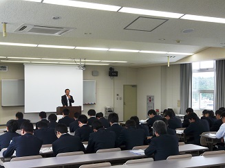 遊佐高等学校の１年生が見学に来られました