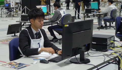 第57回技能五輪全国大会で平成28年度卒業生の高橋晋也さんが銅賞を受賞しました。おめでとうございます（電子情報科）
