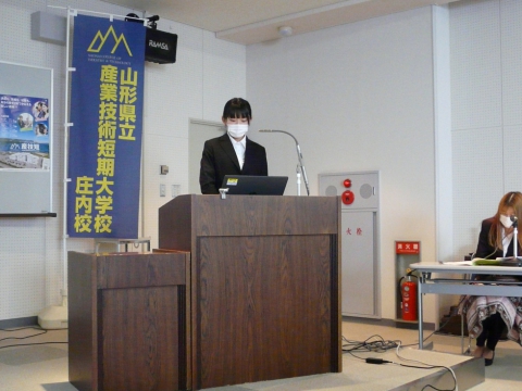 卒業研究発表会 【教務学生課】