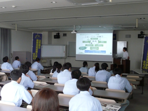 学校見学に鶴岡工業高校が来校しました