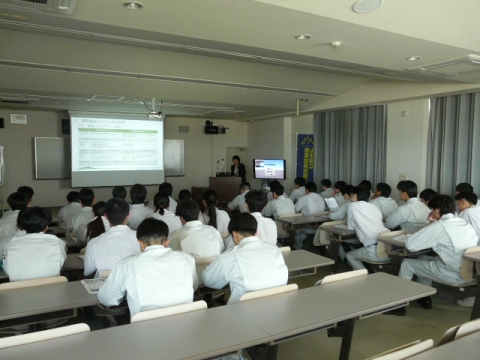 学校見学に鶴岡工業高校が来校しました(5/29)